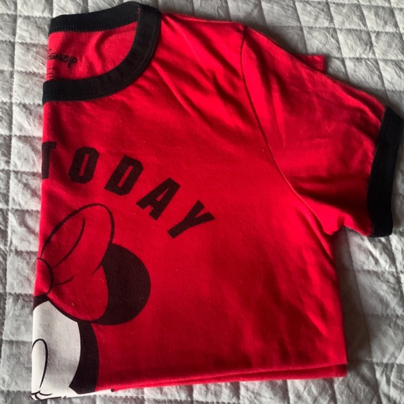 Red & Black Disney Tee size medium excellent condition - Picture 2 of 8